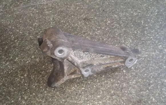 Mercedes-Benz Vito Viano W447 Engine mounting bracket A6541400240