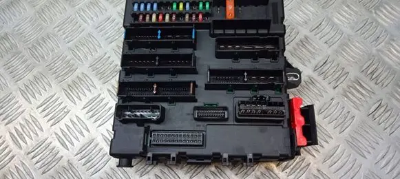 Opel Vectra C Fuse box cover 13205774FP