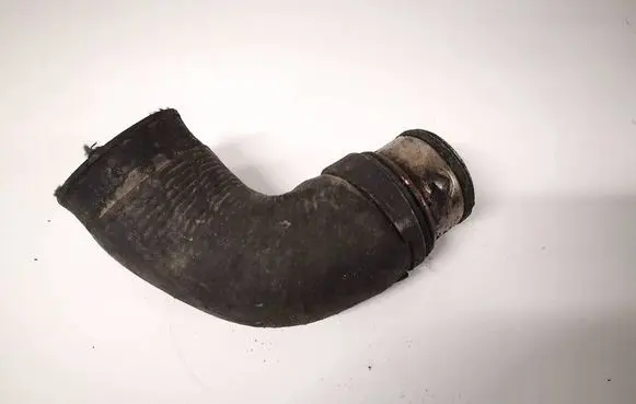 Volkswagen PASSAT B6 Intercooler hose/pipe 038131111C