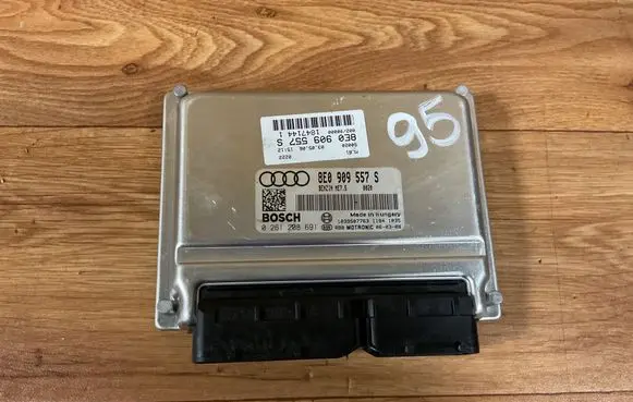 Audi A4 S4 B7 8E 8H Engine control unit/module 8E0909557S 0261208691 1039S07763