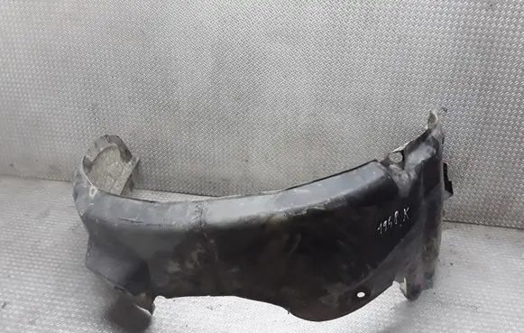 Front wheel arch liner splash guards