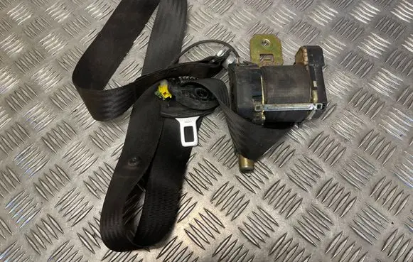 Iveco Daily 30.8 - 9 Front seatbelt 3300457F