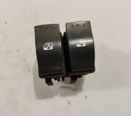 Renault Laguna II Electric window control switch 015090A