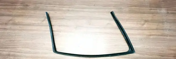Audi Q7 4L Rubber seal front door window/glass 4L0837440B