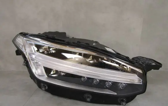 Volvo XC90 Headlight/headlamp 32342483