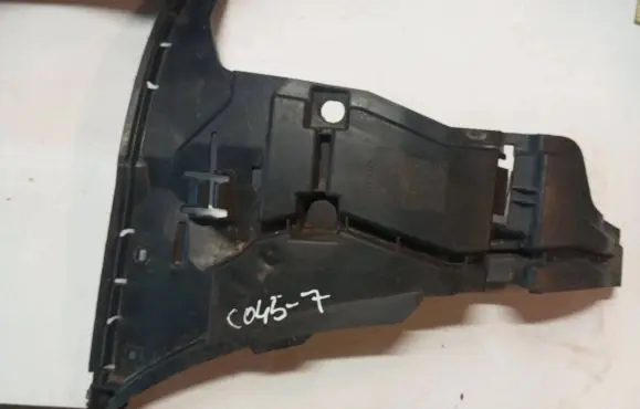Volvo V70 Front bumper mounting bracket 08693182