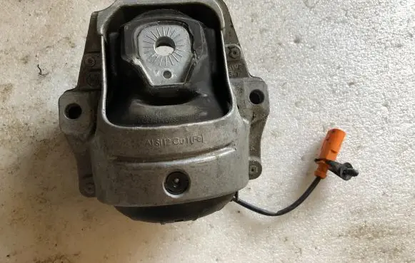 Audi Q5 SQ5 Engine mount bracket 8R0199381