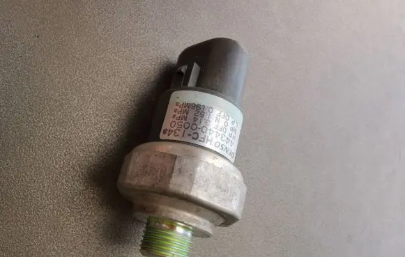 Toyota Corolla Verso AR10 Air conditioning (A/C) pressure sensor 4434400050