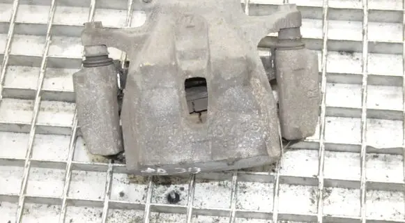Toyota Prius+ (ZVW40) Front brake caliper