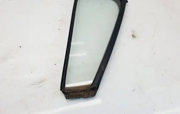 Daihatsu Sirion Rear vent window glass M213SAS2 43R00122 DOT20