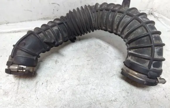 Opel Vivaro Air intake hose/pipe