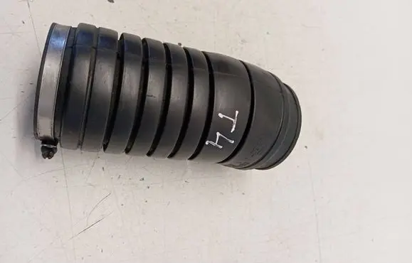 Volkswagen Transporter - Caravelle T4 Air intake hose/pipe 074129627A