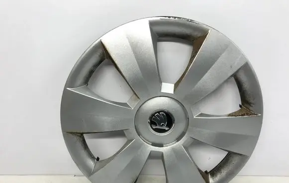 Skoda Fabia Mk3 (NJ) R15 wheel hub/cap/trim 6V0601147C