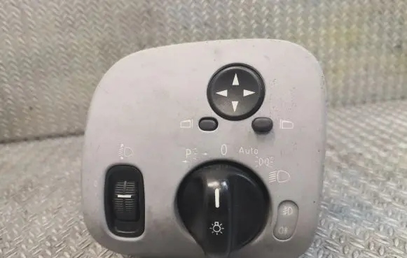Mercedes-Benz C W203 Light switch 2035451404