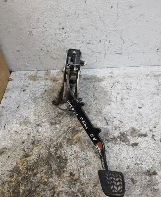 Toyota Avensis T250 Brake pedal