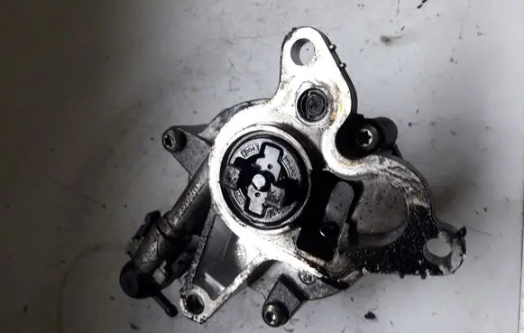 Renault Laguna III Vacuum pump