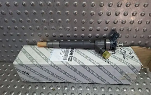 Renault Trafic III (X82) Fuel injector S26340365 0445110414