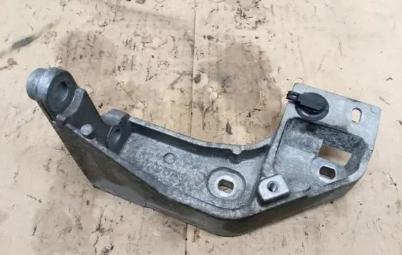Mitsubishi Space Star Engine mounting bracket 8200157461