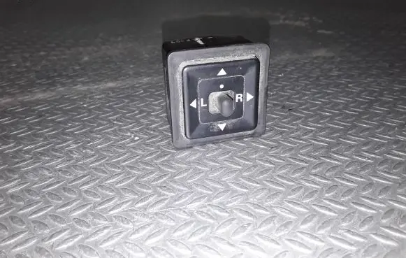 Mitsubishi Pajero Wing mirror switch