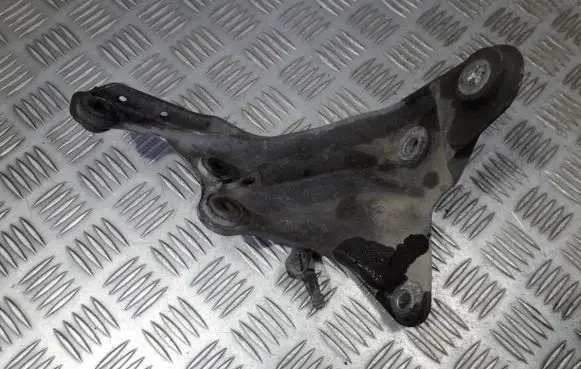 Chrysler Voyager Engine mounting bracket