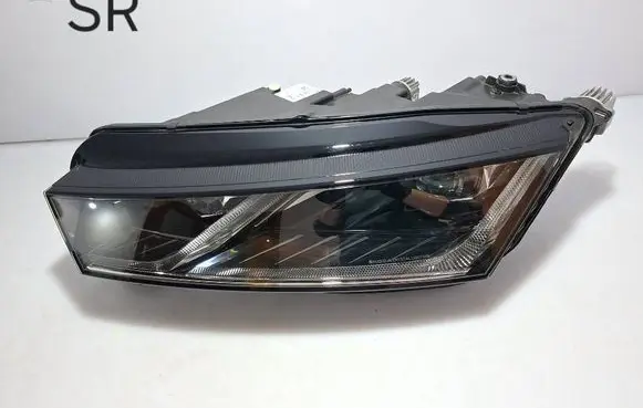 Skoda Octavia Mk4 Headlight/headlamp 5E4941015B 992941572CJ LE18A6419