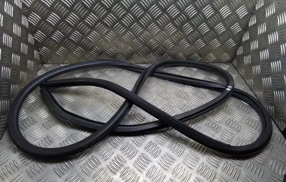 Lexus ES 250 - 300 - 330 Front door rubber seal