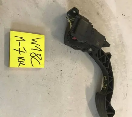 Mazda 3 I Accelerator throttle pedal 6PV00864101