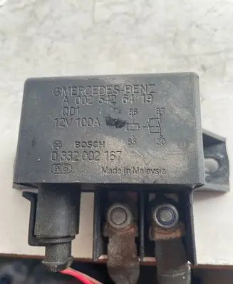 Mercedes-Benz E W211 Charging relay A0025426419 0332002167