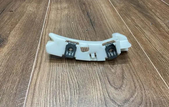 Peugeot 208 Front bumper mounting bracket 9673270180