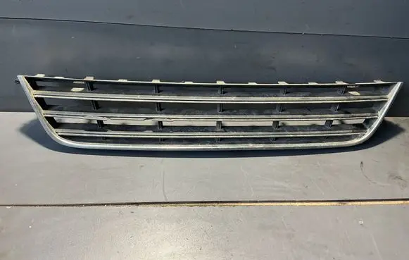 Volkswagen PASSAT B6 Front bumper lower grill 3C0853677