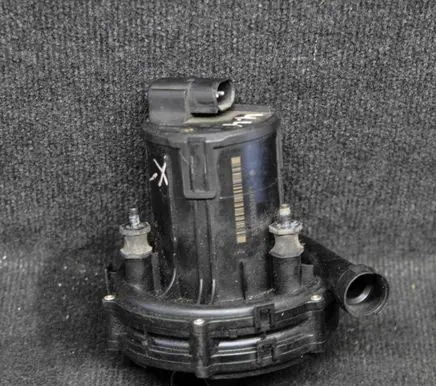 BMW X5 E53 Secondary air pump 1437910