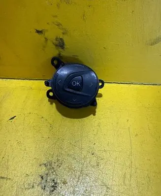 Ford Focus Steering wheel buttons/switches am5t14k147ba