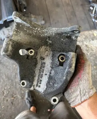 Mercedes-Benz E W124 Generator/alternator bracket 6011550435