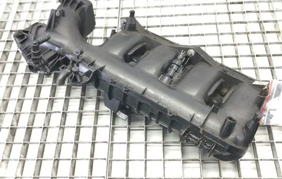 Mercedes-Benz CLA C117 X117 W117 Intake manifold A2700900737