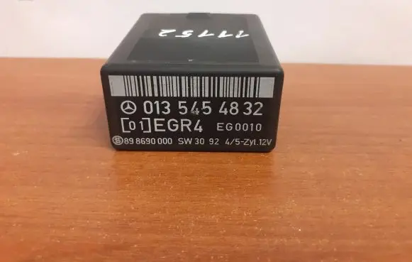 Mercedes-Benz E W124 Other relay 0135454832 11152