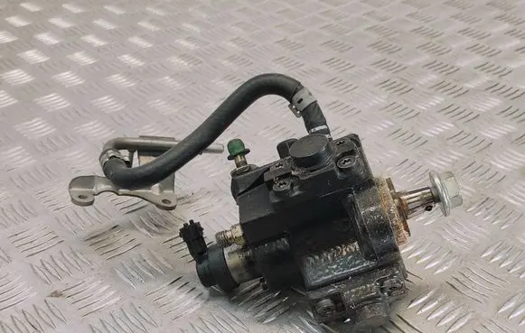 Opel Zafira C Fuel injection high pressure pump 55571005 1213840 0445010193