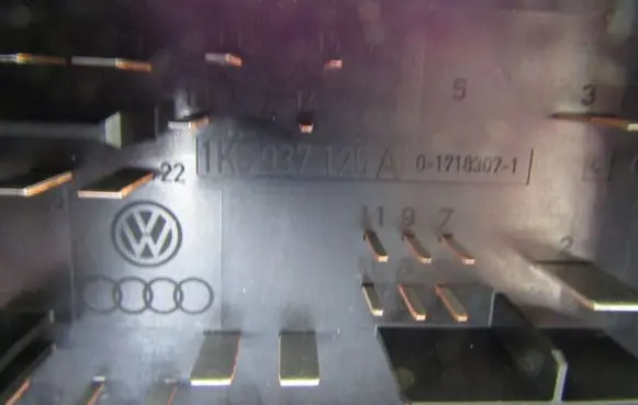 Volkswagen Caddy Fuse module 1K0937125A