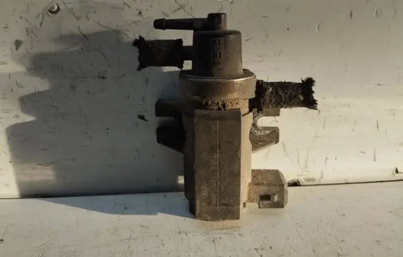 Volkswagen PASSAT B5 Turbo solenoid valve 7219c320