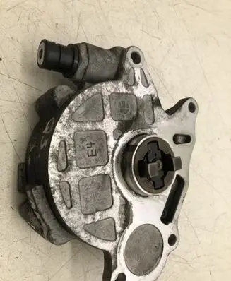 Audi Q3 8U Vacuum pump 03L145100F