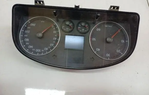 Volkswagen Touran I Speedometer (instrument cluster) VWZ7Z0C8717507