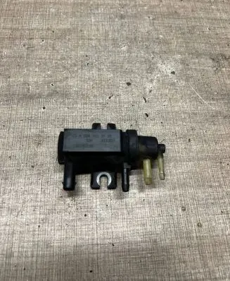 Mercedes-Benz C W204 Turbo solenoid valve A0091533128 70078208