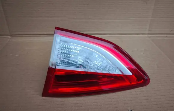 Tailgate rear/tail lights