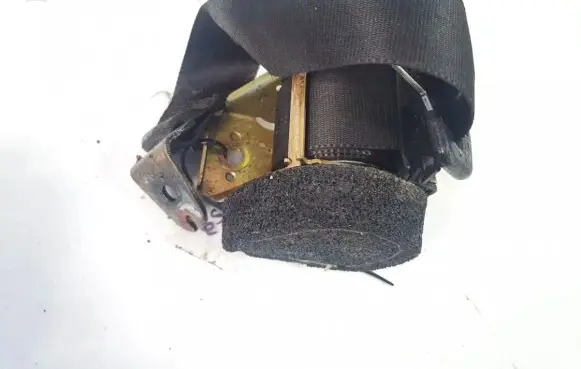 Rear seatbelt