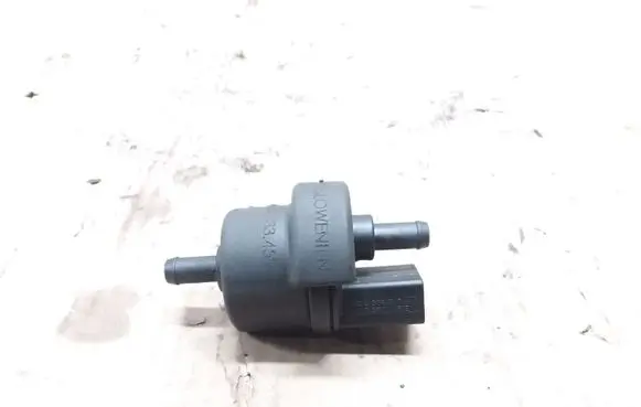 Volkswagen PASSAT B7 Vacuum valve 058133459
