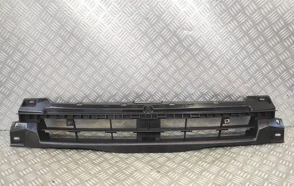 Opel Vivaro Front bumper upper radiator grill 620300102R 93857535 66092