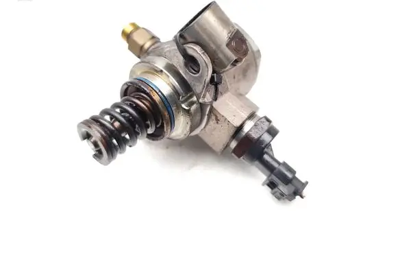 Volkswagen Polo VI Fuel injection high pressure pump 03C127026E