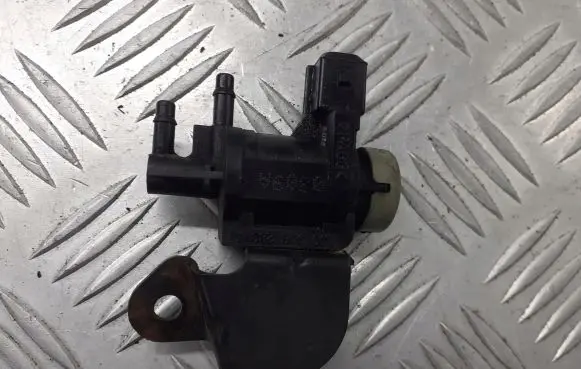 Volkswagen PASSAT B5 Valve vacuum 1J0906283A