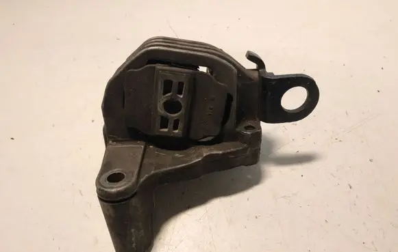 Volvo V70 Engine mount bracket 30741583