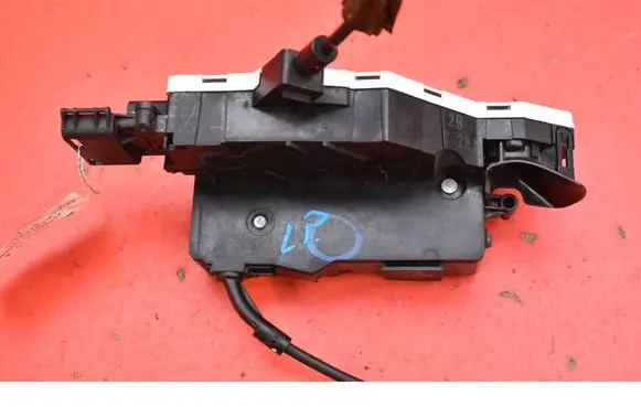 Peugeot 207 CC Front door lock 24087816