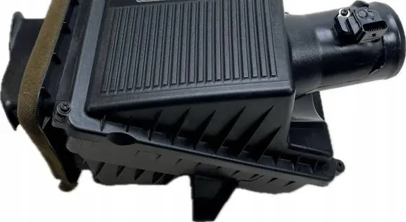 Cadillac Escalade IV Air filter box 23467021